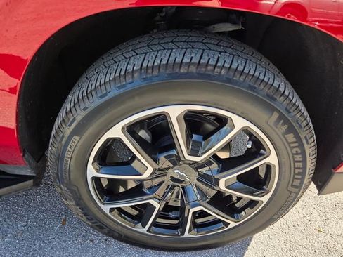 Used 2023 Chevrolet Suburban RST image 10