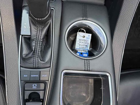 Used 2019 Toyota Avalon XLE w/ Moonroof Package image 11