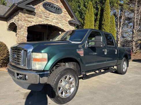 Used 2010 Ford F250 XLT image 2