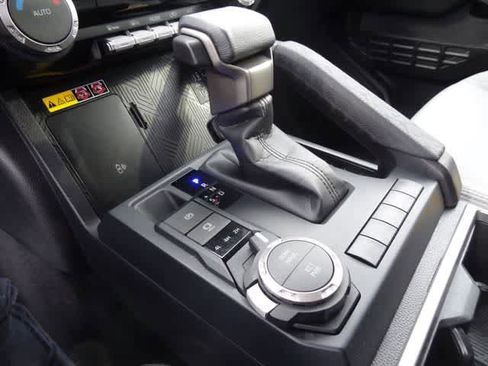 Used 2024 Toyota Tacoma SR5 AWD/4WD image 32