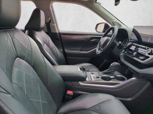 Used 2022 Toyota Highlander Platinum AWD/4WD image 22