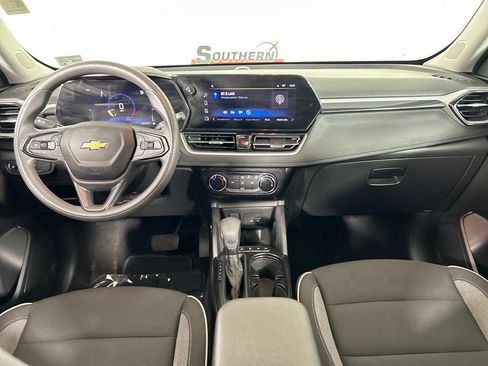 Used 2025 Chevrolet TrailBlazer LT AWD/4WD image 18