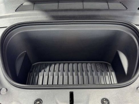 Used 2023 Tesla Model Y Long Range image 31