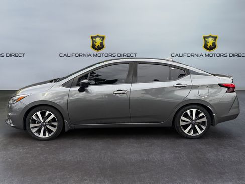 Used 2021 Nissan Versa SR image 2