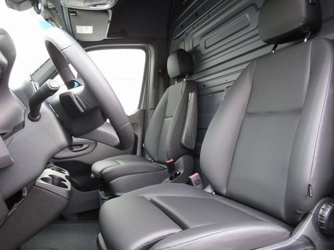 New 2025 Mercedes-Benz Sprinter 2500 image 12