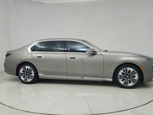 Used 2023 BMW i7 xDrive60 image 64