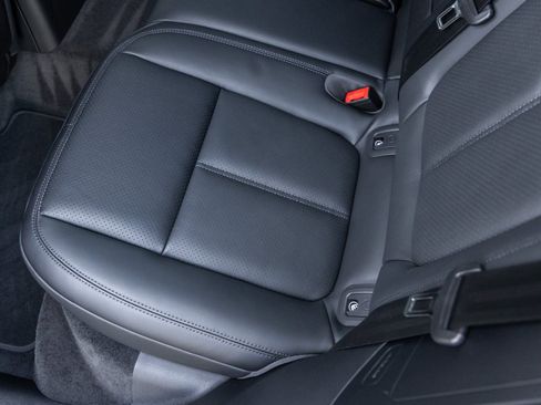 New 2026 Porsche Macan image 34