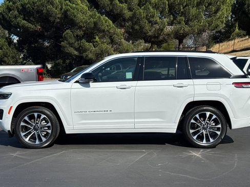 New 2025 Jeep Grand Cherokee Overland w/ Adv Protech Group III image 8