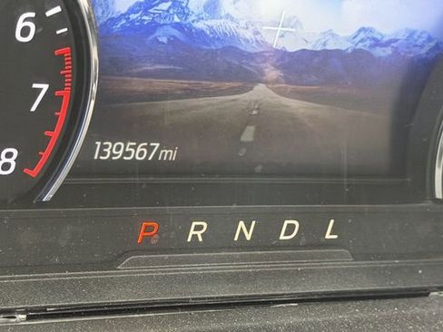 Used 2021 Ford Explorer XLT image 9