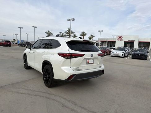 Certified 2021 Toyota Highlander Limited FWD image 7