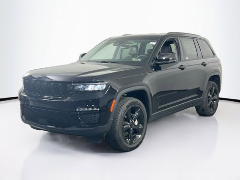 Used 2023 Jeep Grand Cherokee Limited w/ Black Appearance Package image 1