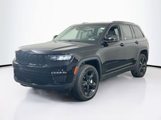 Used 2023 Jeep Grand Cherokee Limited w/ Black Appearance Package video 1