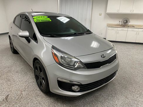 Used 2016 Kia Rio SX image 3