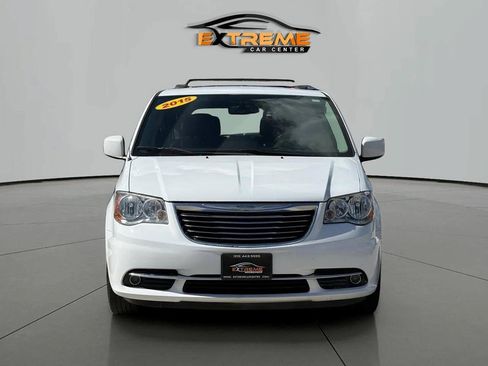 Used 2015 Chrysler Town & Country Touring w/ Driver Convenience Group FWD image 9