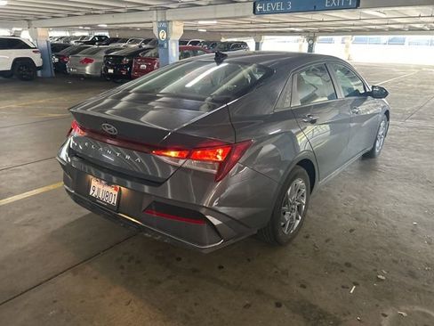 Used 2024 Hyundai Elantra SEL FWD image 2