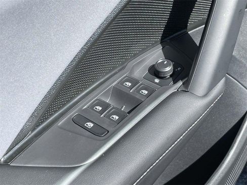 New 2025 Volkswagen Tiguan SE image 19