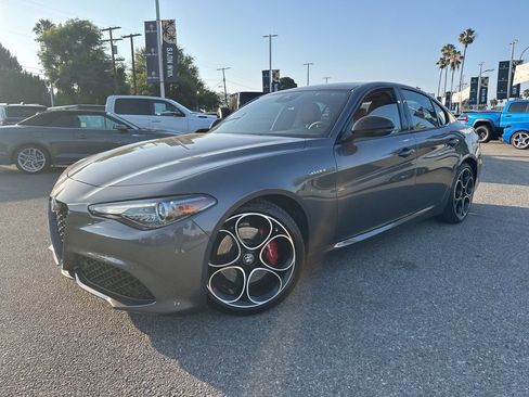Used 2023 Alfa Romeo Giulia Veloce RWD image 3