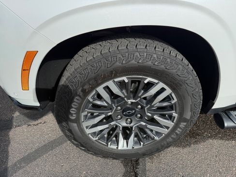Used 2025 Chevrolet Tahoe Z71 w/ Z71 Off-Road Package image 9