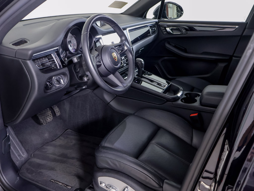 Certified 2023 Porsche Macan S AWD/4WD image 4