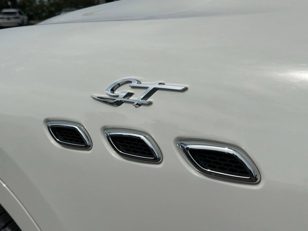 Used 2023 Maserati Levante GT AWD/4WD image 42