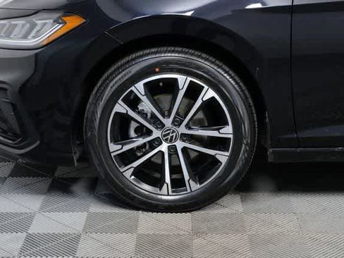 Certified 2025 Volkswagen Jetta Sport image 9
