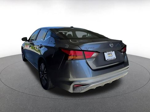 Used 2025 Nissan Altima 2.5 SV image 10