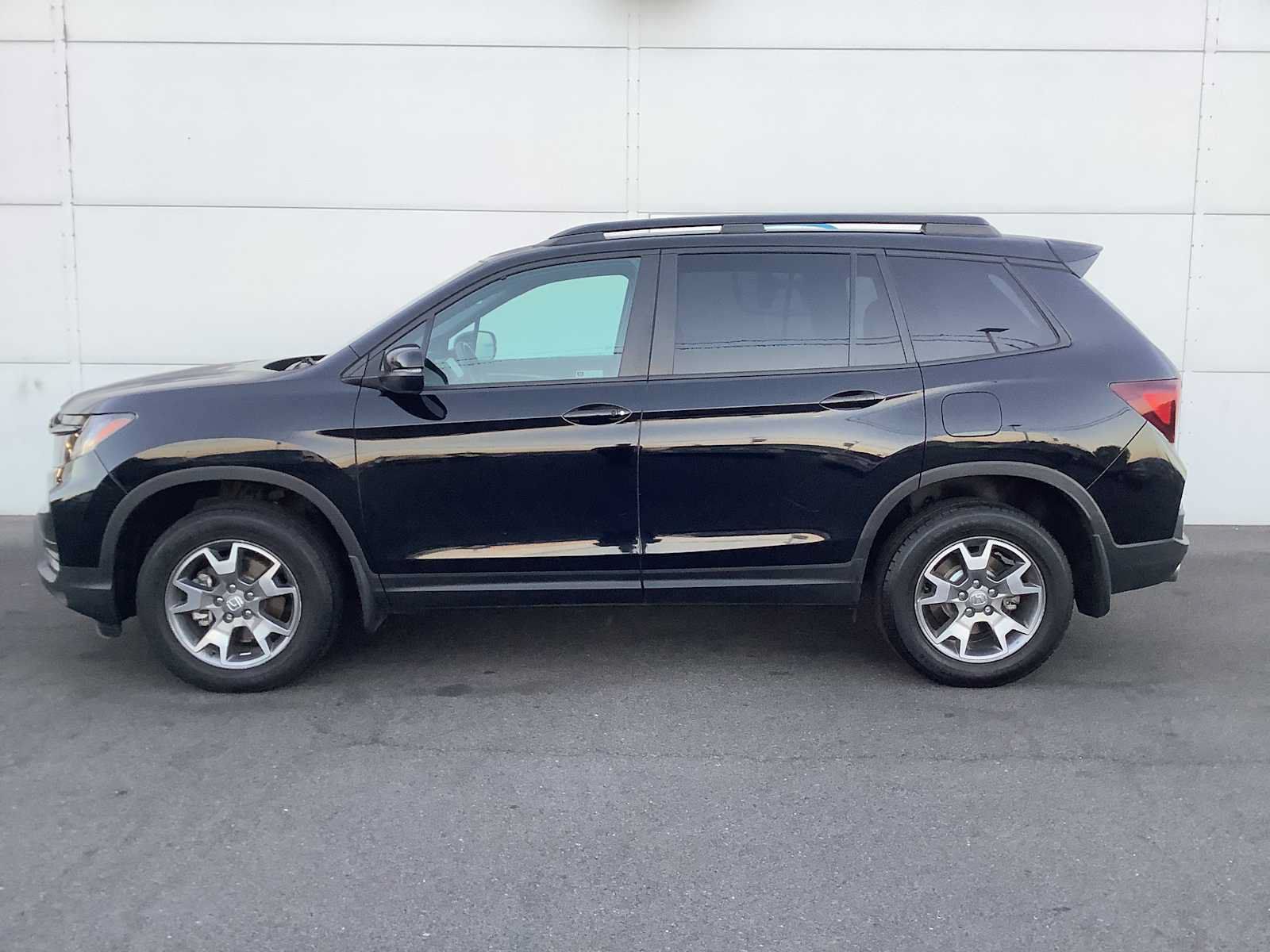 Used 2023 Honda Passport TrailSport image 2