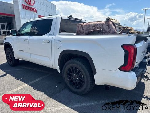 Used 2022 Toyota Tundra SR5 w/ Advanced Technology Package AWD/4WD image 18