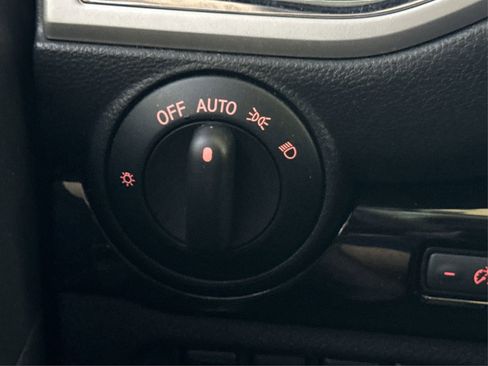 Used 2021 Nissan Titan SV w/ SV Convenience Package image 23