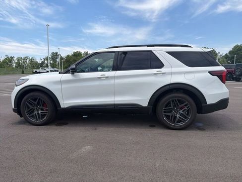 Used 2025 Ford Explorer ST AWD/4WD image 15