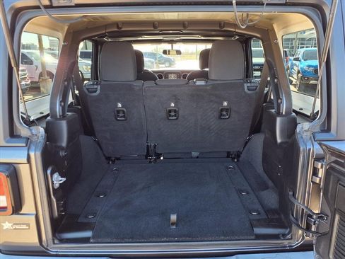 Used 2018 Jeep Wrangler Unlimited Sport image 29