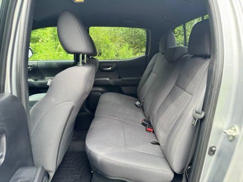 Used 2019 Toyota Tacoma TRD Off-Road AWD/4WD image 13