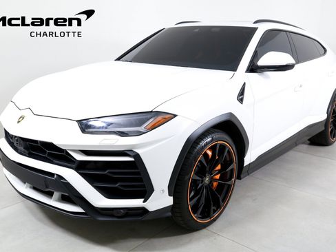 Used 2022 Lamborghini Urus AWD/4WD image 1