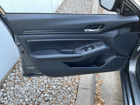 Used 2025 Nissan Altima 2.5 SV image 13