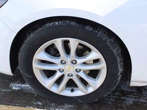 Used 2017 Chevrolet Malibu LT image 11