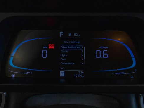 Used 2025 Hyundai Elantra Sport FWD image 14
