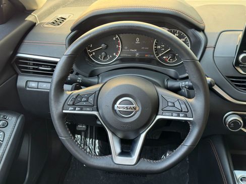 Used 2022 Nissan Altima 2.5 SR w/ Midnight Edition Package FWD image 19