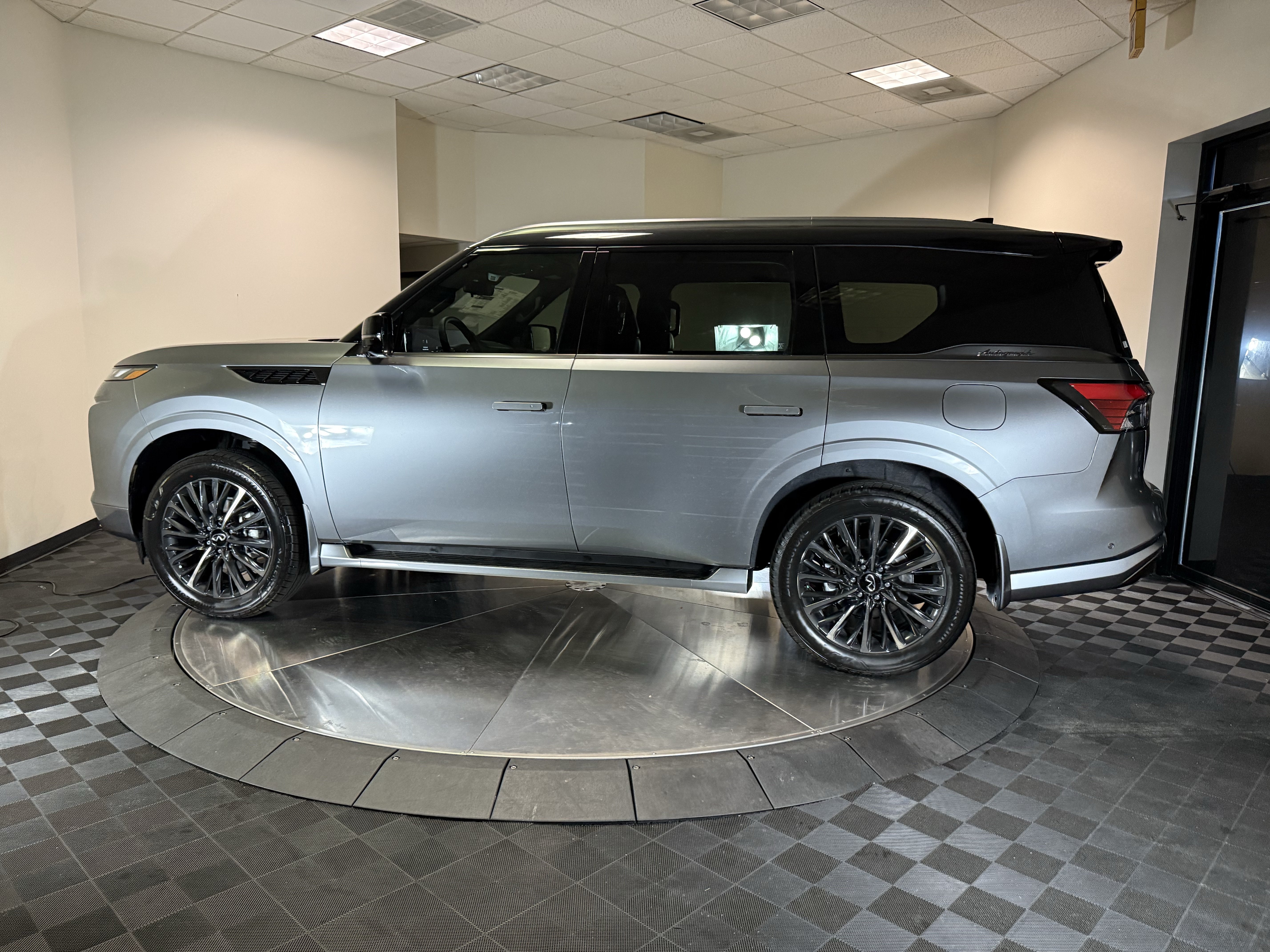 New 2026 INFINITI QX80 Autograph w/ Premium Cargo Package AWD/4WD image 4