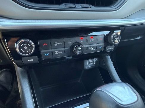 Used 2025 Jeep Compass Limited AWD/4WD image 19