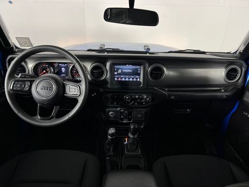 Used 2023 Jeep Gladiator Sport image 11