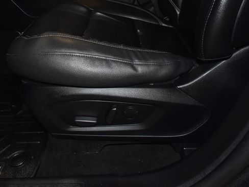 Used 2020 Ford Explorer XLT w/ Equipment Group 202A AWD/4WD image 31