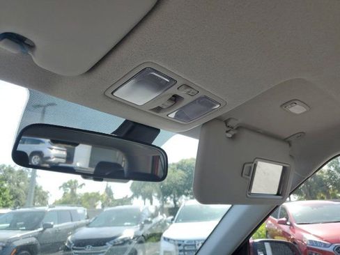 Certified 2025 Hyundai Venue SEL image 31