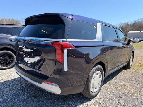 New 2026 Kia Carnival FWD image 17
