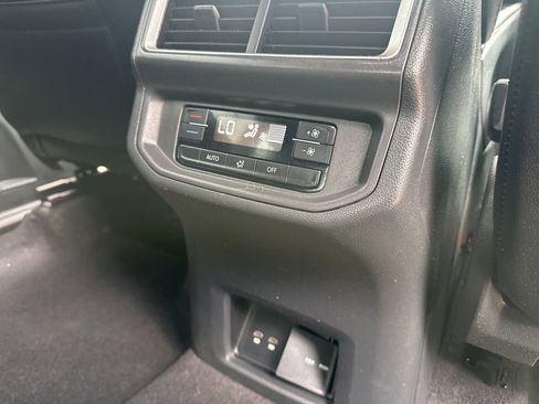 Used 2024 Volkswagen Atlas SE w/ Black Wheel Package image 20