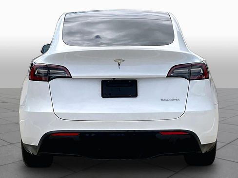Used 2023 Tesla Model Y AWD image 4