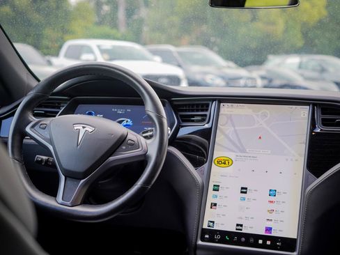 Used 2018 Tesla Model S 75D AWD/4WD image 10