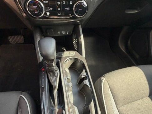 Used 2022 Chevrolet TrailBlazer LT w/ Convenience Package FWD image 14
