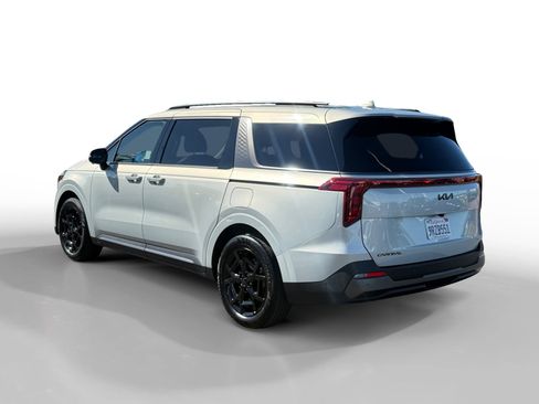 Used 2025 Kia Carnival SX w/ SX Dark Edition Package FWD image 3