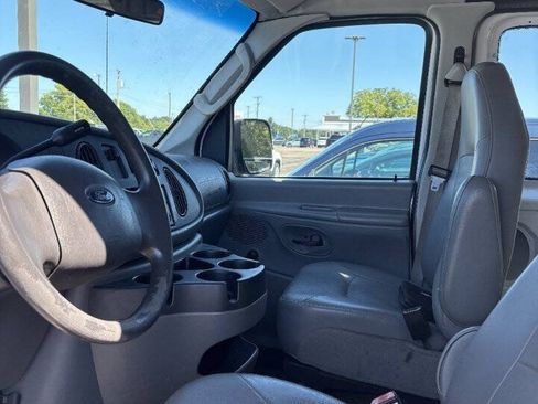 Used 2006 Ford E-350 and Econoline 350 Super Duty RWD image 5