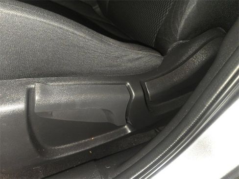 Used 2020 Nissan Rogue Sport S image 12